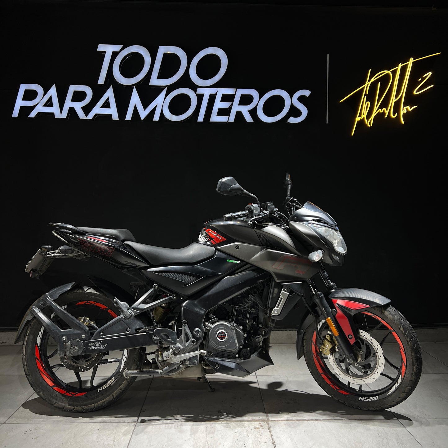 BAJAJ PULSAR NS 200 FI 2022