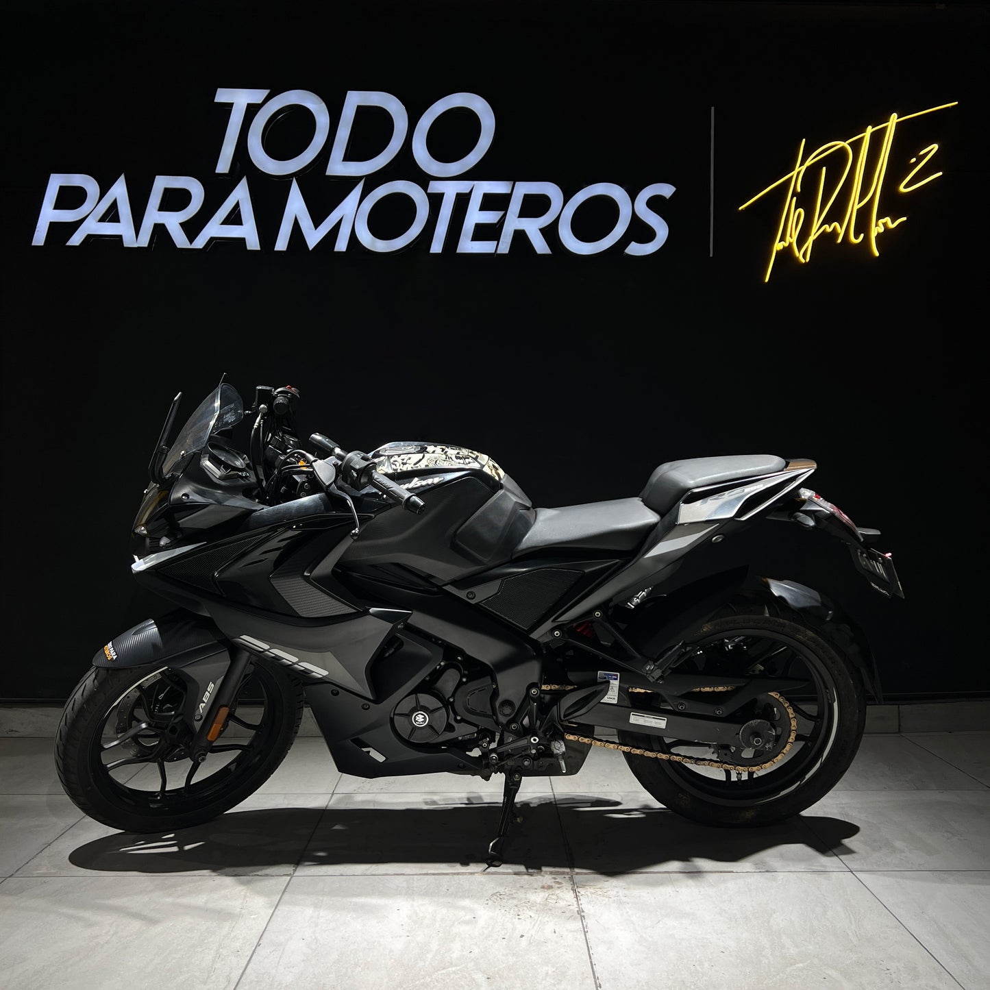 BAJAJ PULSAR RS 200 ABS 2023