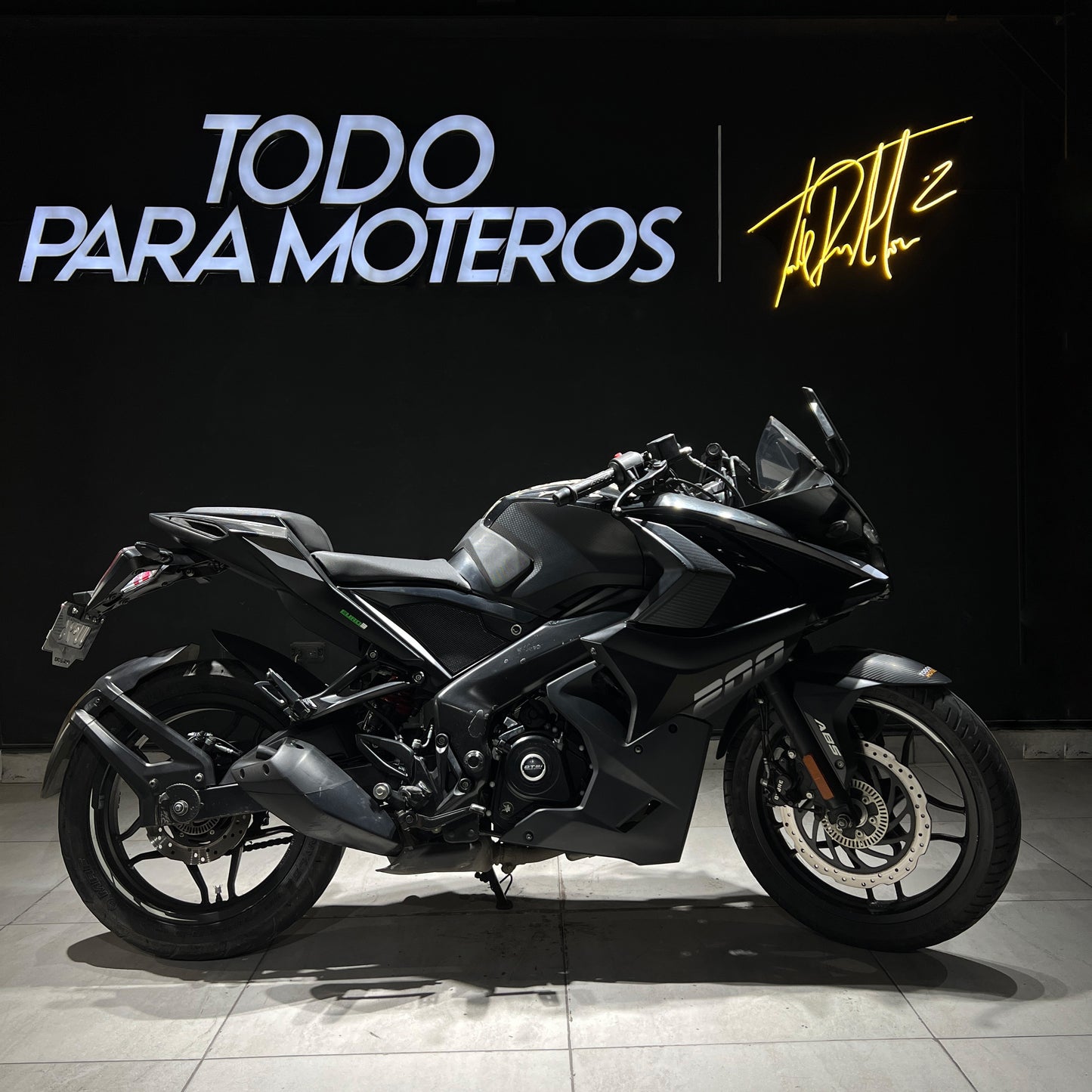 BAJAJ PULSAR RS 200 ABS 2023