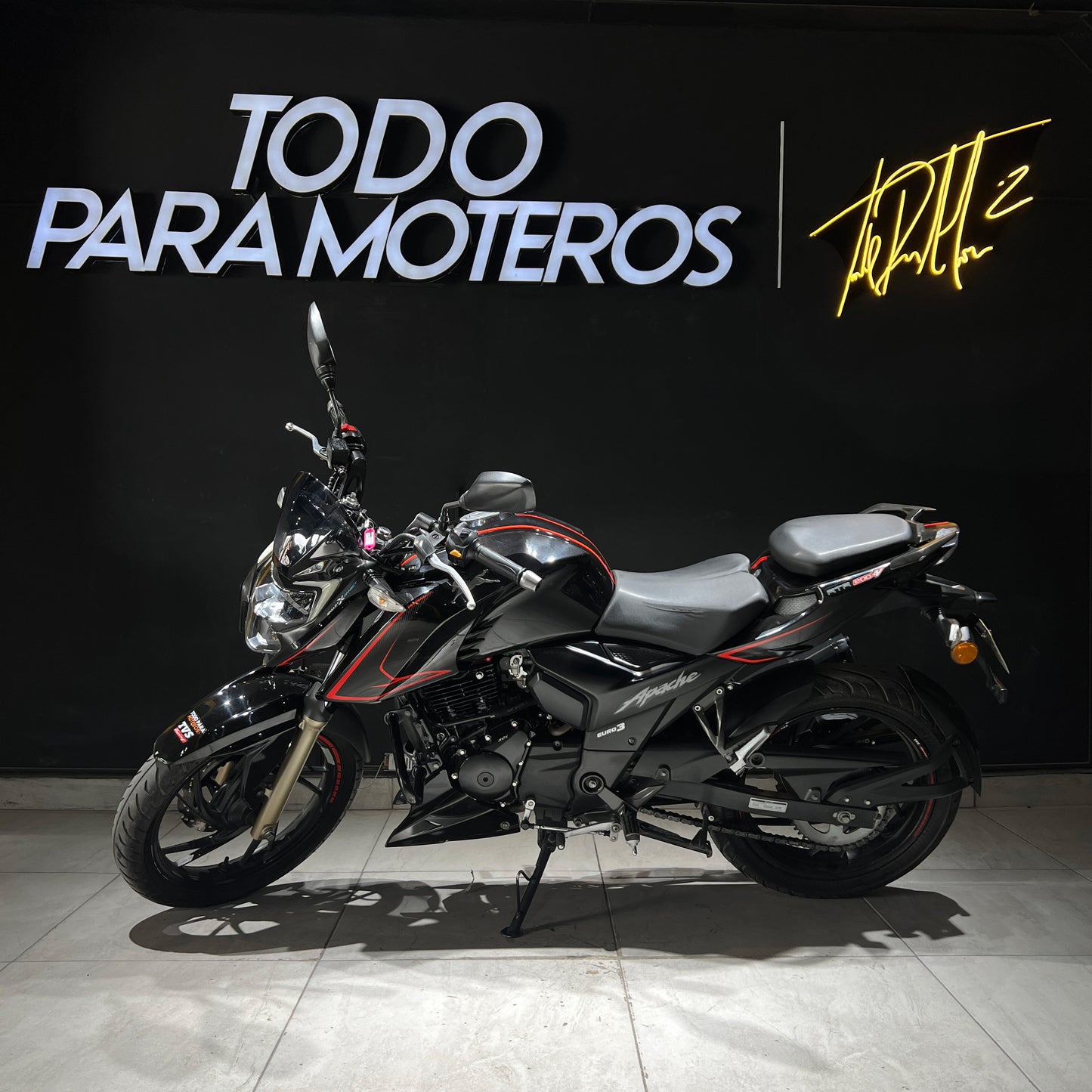 TVS APACHE RTR 200 4V XCONNECT 2023