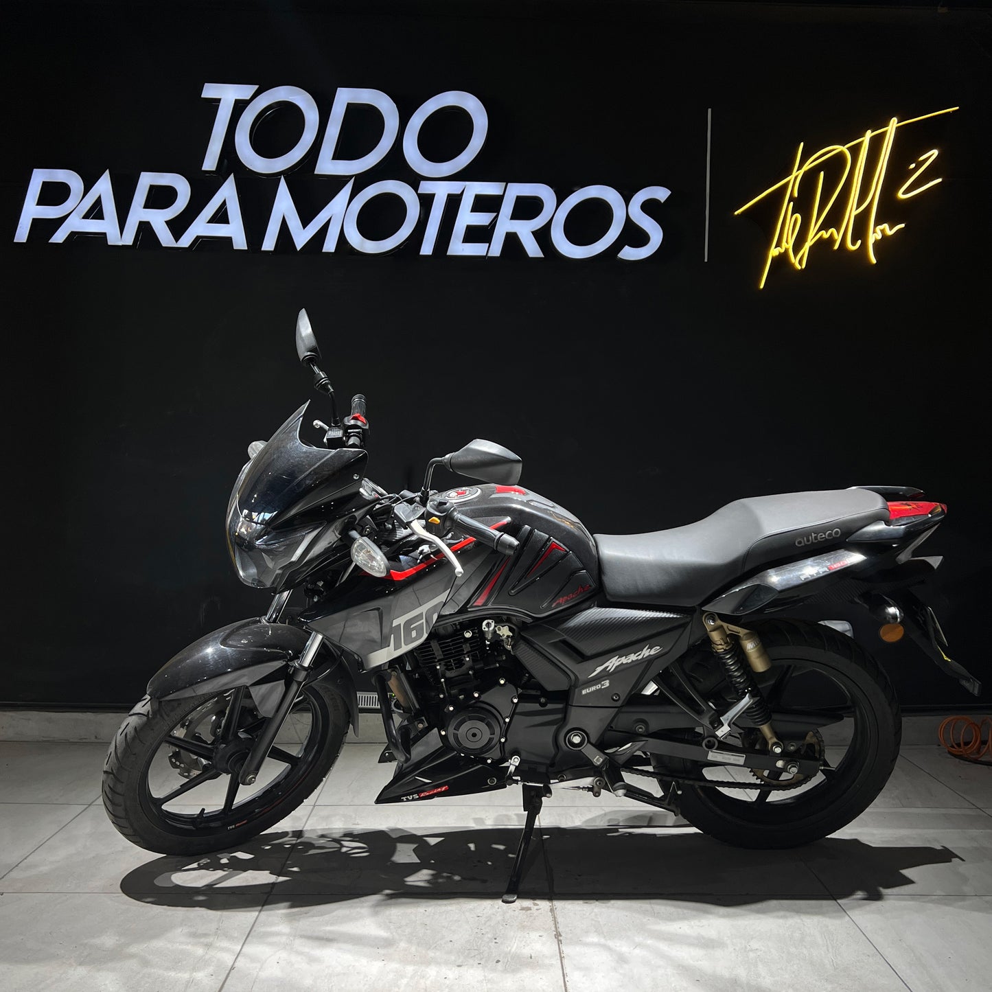 TVS APACHE RTR 160 2V 2023