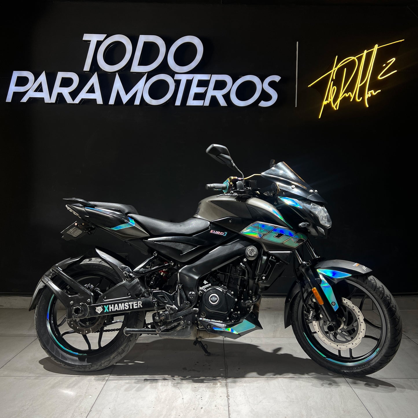 BAJAJ PULSAR NS 200 FI 2023