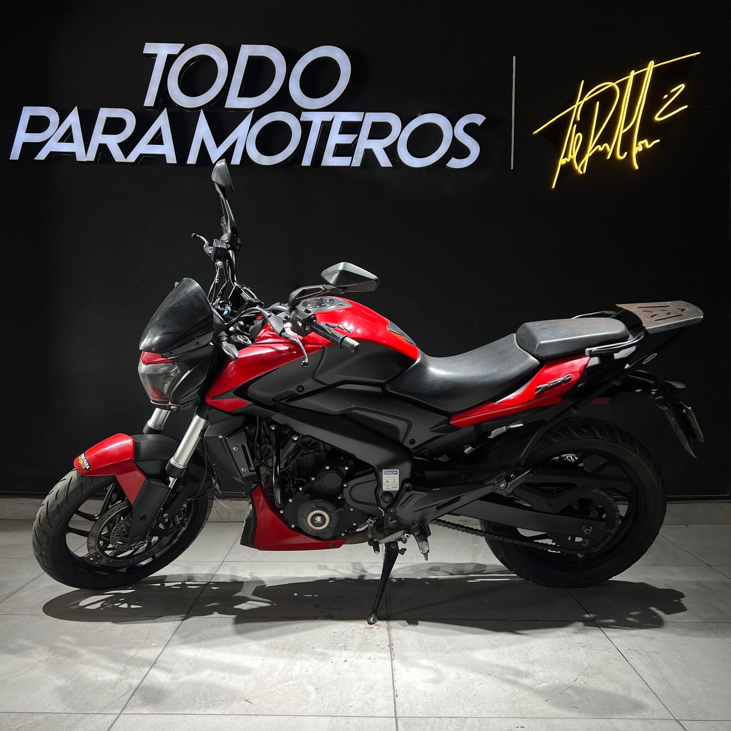 BAJAJ DOMINAR D250 2022