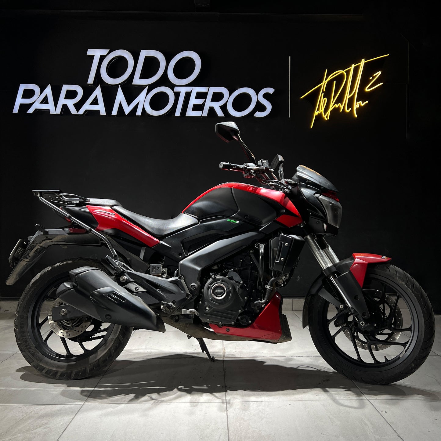 BAJAJ DOMINAR D250 2022