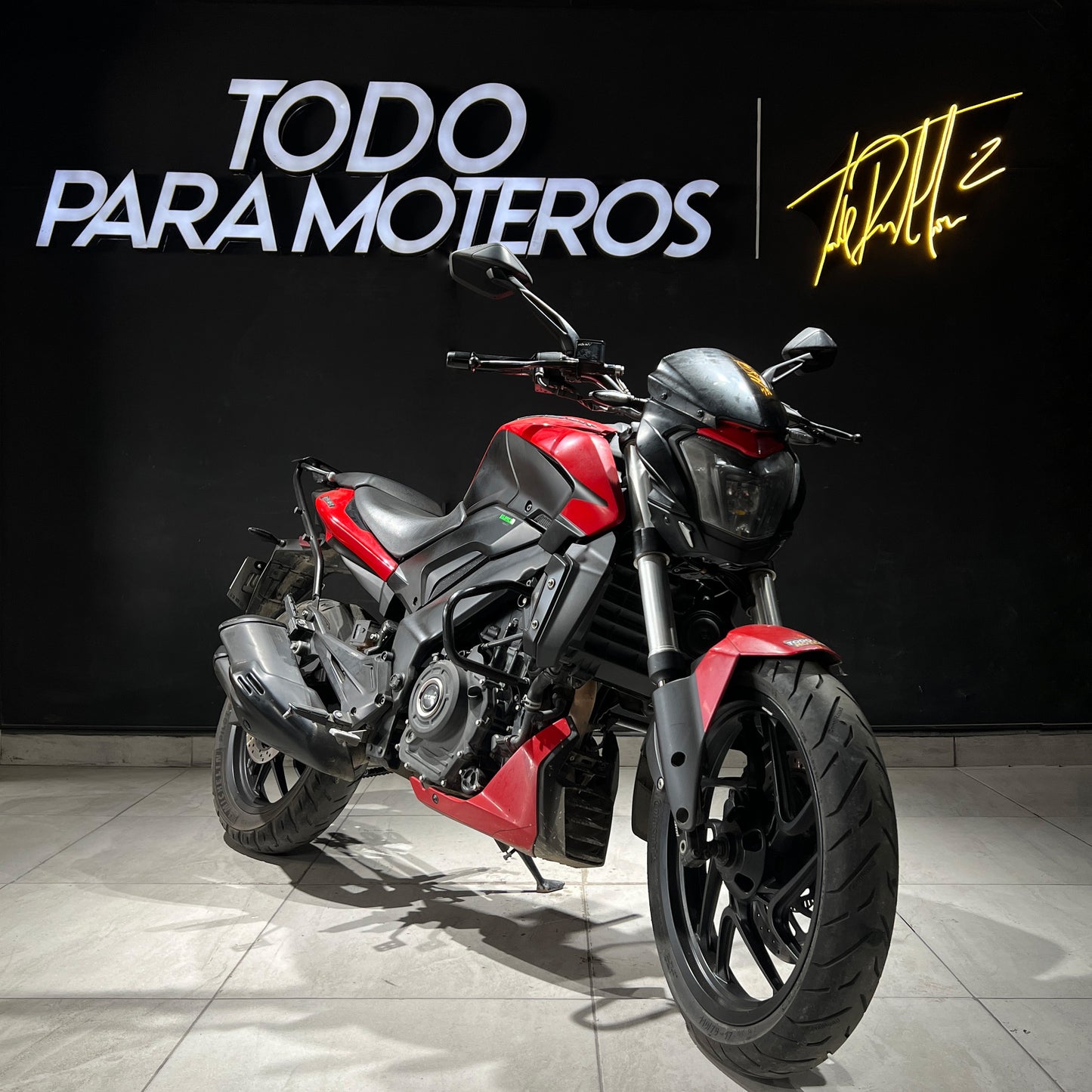 BAJAJ DOMINAR D250 2022
